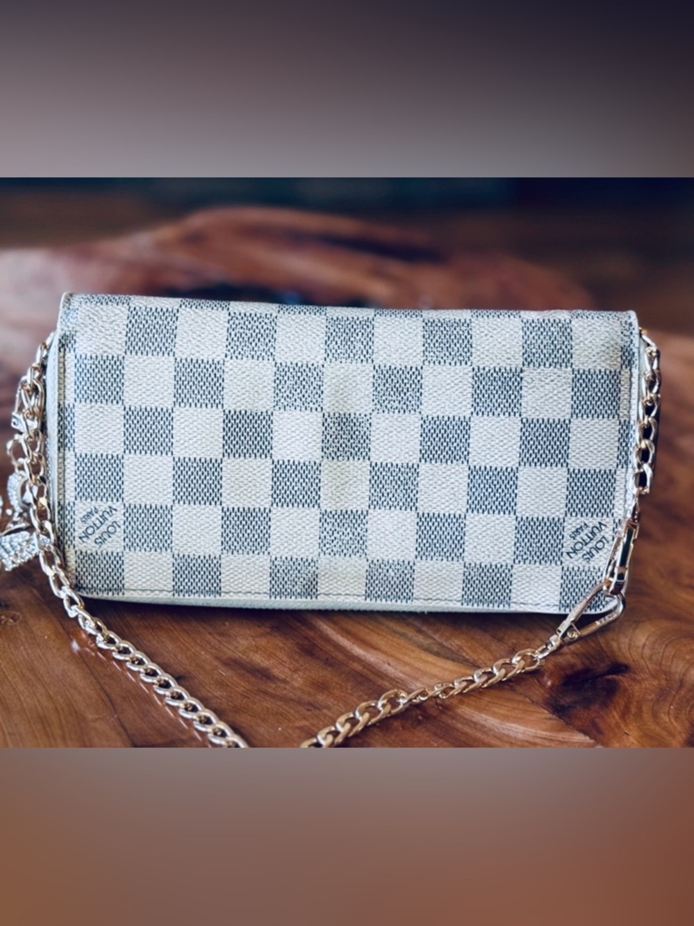 Louis Vuitton
2009 Damier Azur Pattern Zippy Organizer Wallet & unbranded chain - Picture 4 of 16